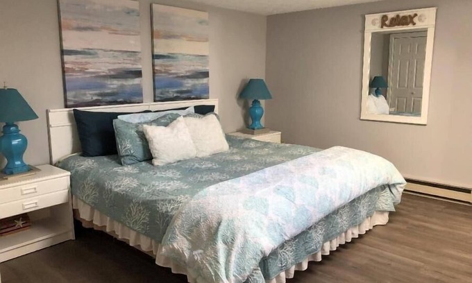 Wells Beach Condominio | Steps from Wells Beach, Bellevue by the Sea is perfect for your Maine vacation