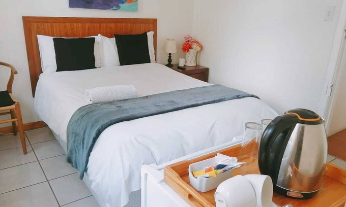 Port Elizabeth Central Casa | Steps Guest House