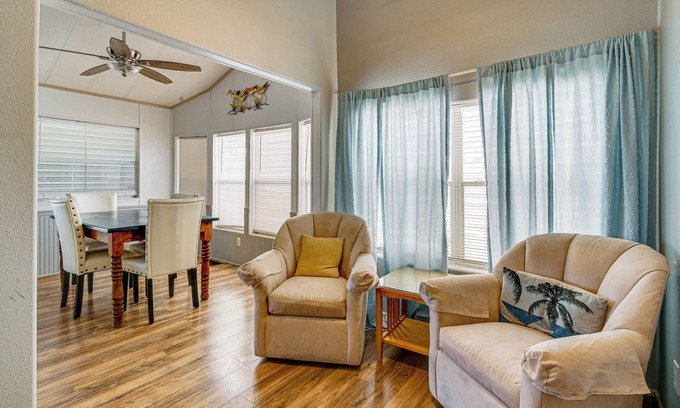 Port Isabel Casa | Steps to Bay! Home w/ Pool Access in Port Isabel