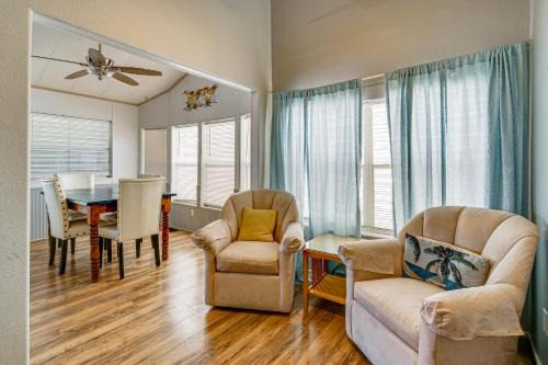 Port Isabel Casa | Steps to Bay! Home with Pool Access in Port Isabel