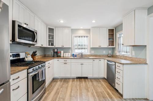 Hampton Apartamento | Steps to Beach Backyard Back Unit