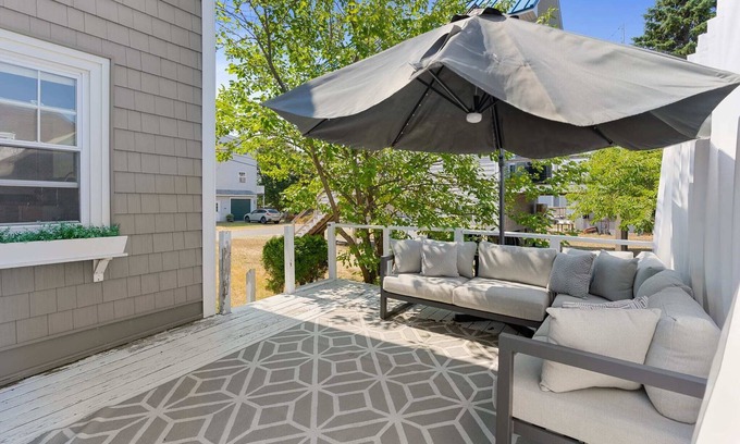 Newbury Casa | Steps to Beach | Bunkhouse + Porch | Dog-Friendly Retreat