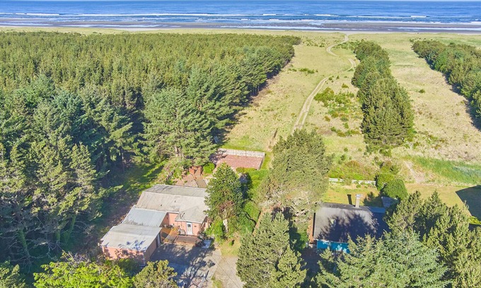 Long Beach Casa | Steps to Beach, Fenced Yard, Dog Ok (SNest+Garden)