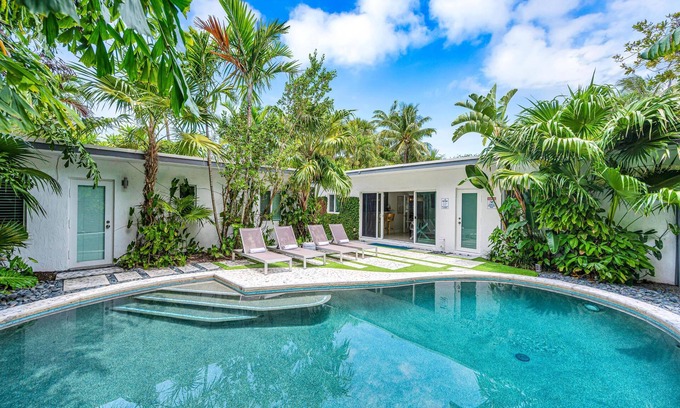 Birch Park Finger Streets Casa | Steps to Beach Heated Pool Sugar Key Resldences