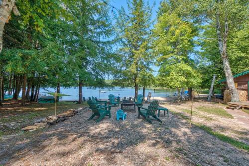 Levering Casa | Steps to Beach Lake Cabin Retreat in Levering!