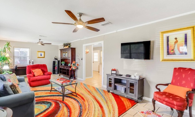 Biloxi Casa | Steps to Beach & Short drive to Casinos, Coliseum and all Biloxi entertainment