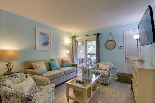 North Forest Beach Apartamento | Steps to Beach, Coligny Plaza Hilton Head Condo!