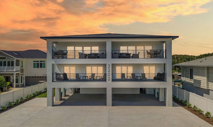 New Smyrna Beach Casa | 🏖️Steps to Beach | Perfect for Large Groups | Flip Flop Living North🏖️