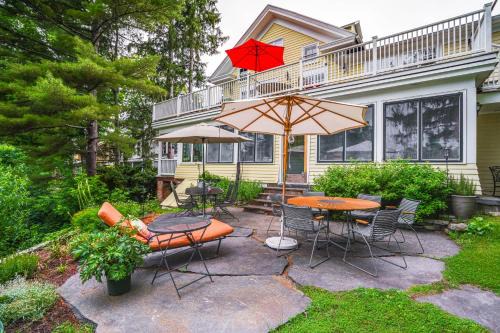 Stockbridge Casa | Steps to Downtown Stockbridge Home with Patio!
