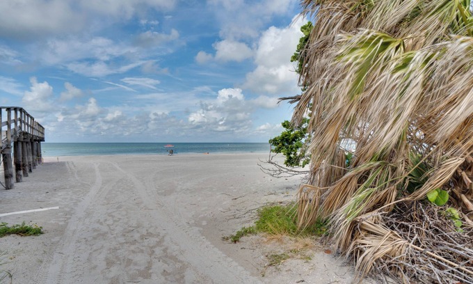 Redington Shores Casa | Steps to Gulf: Updated Duplex in Redington Shores!