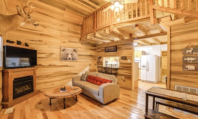 Waverly Cabina | Steps to Kentucky Lake: Cozy Cabin w/ Deck!