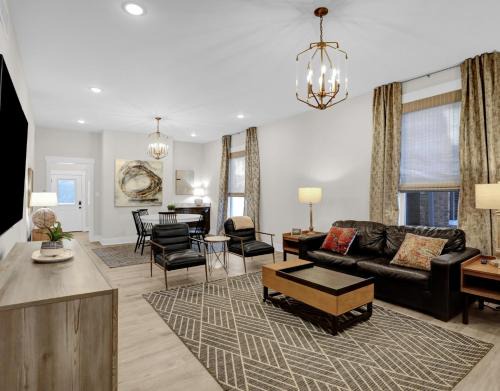 Midtown Apartamento | Steps to Overton Square 100 Yr Old Historic Apt