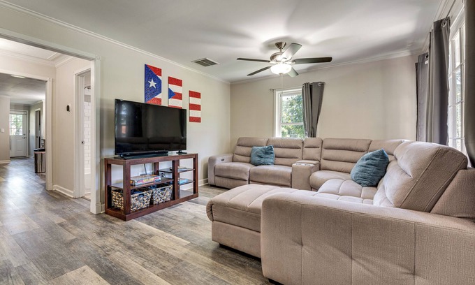 Douglasville Casa | Steps to Playground: Family Home in Douglasville!