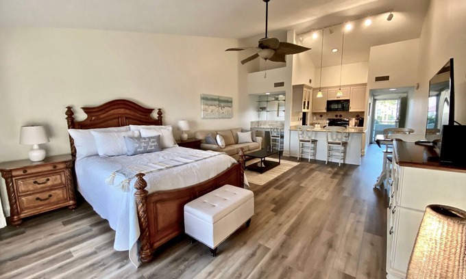 Ponte Vedra Beach Apartamento | Steps to private beach in Gated Sawgrass Community! Renovated Condo.