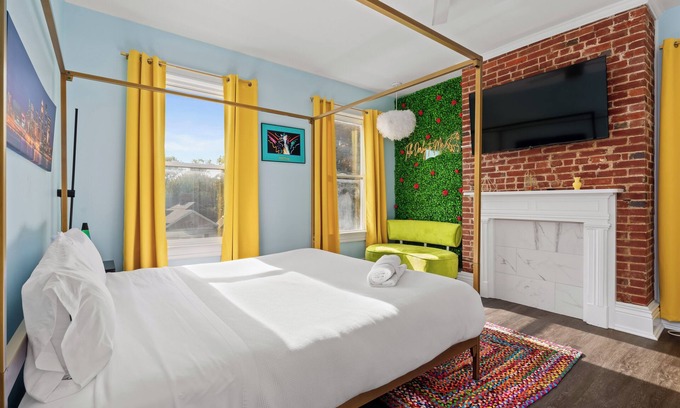 Highlands Casa | Steps to Restaurants, Nightlife, Shops~PacMan/King Bed~Bardstown Rd/Highlands