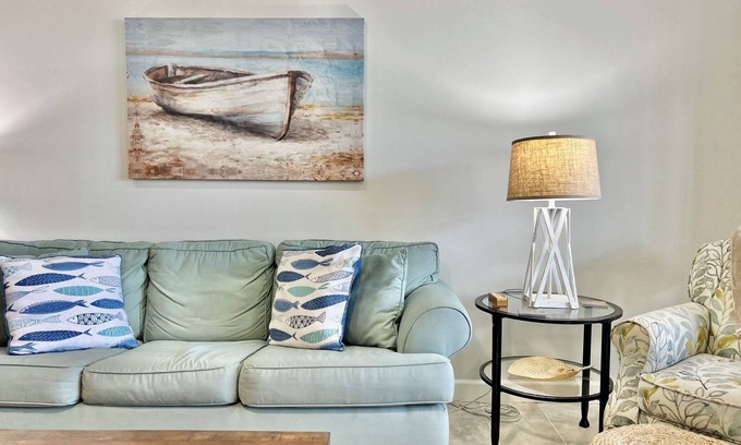 Red Hook Condominio | STEPS TO SAND! Sapphire Beach bliss: Renovated 2 bed 2.5 bath at Crystal Cove