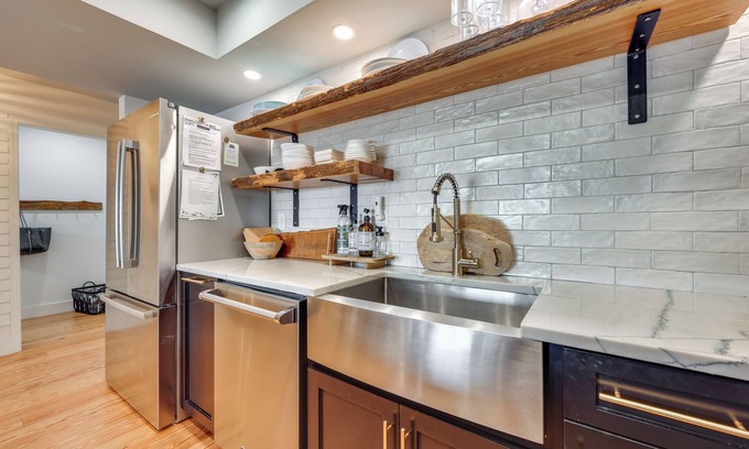 Jacksonville Beach Apartamento | Steps to Sand: Townhome w/ Balcony in Jax Beach!