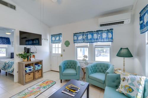 Indian Rocks Beach Casa | Steps to Seawall Cozy Indian Rocks Beach Cottage