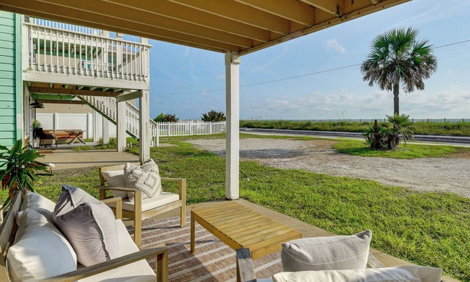 Flagler Beach Apartamento | Steps to Shore: Studio w/Patio in Flagler Beach