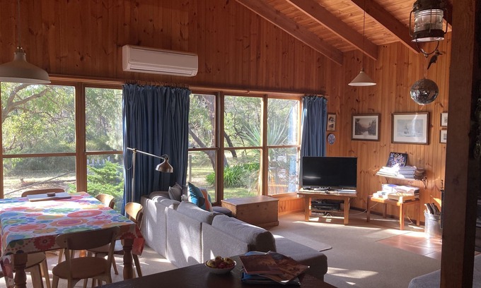 Aireys Inlet Casa | Cute House, Easy Walk to Sunnymead Beach