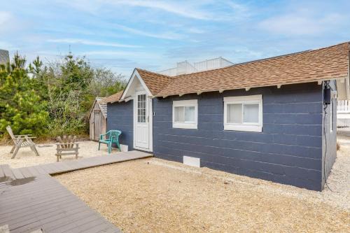 Surf City Casa | Steps to Surf City Beach Pet-Friendly Cottage!