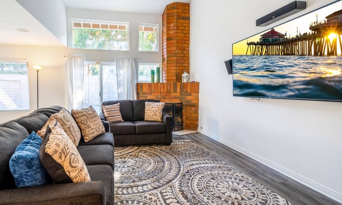 Huntington Beach Casa | Steps to the beach, shops and restaurants, bikes, AC, shared pool/ spa.