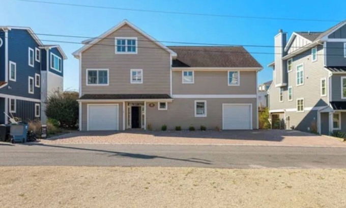 Sussex County Casa | Steps to the beach! 6-bed/5 bath newly renovated house in S Bethany Beach!