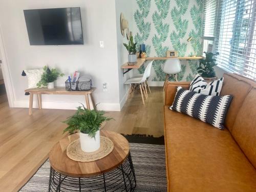 Huntington Beach Apartamento | Steps To The Beach, Main Street and Pacific City - OCEAN VIEWS