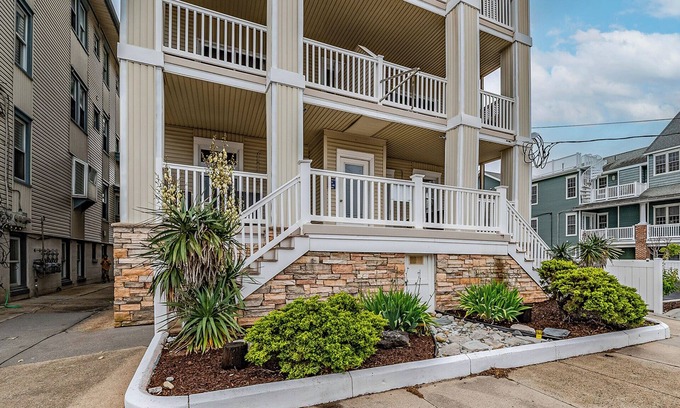 North End Condominio | Steps to the Beach & Boardwalk - Pet Friendly!