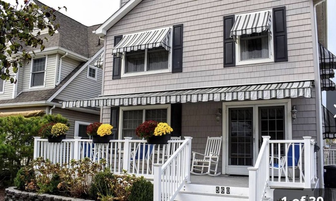 Manasquan Casa | Steps to the beach in Manasquan (fish streets!) - family and friends!