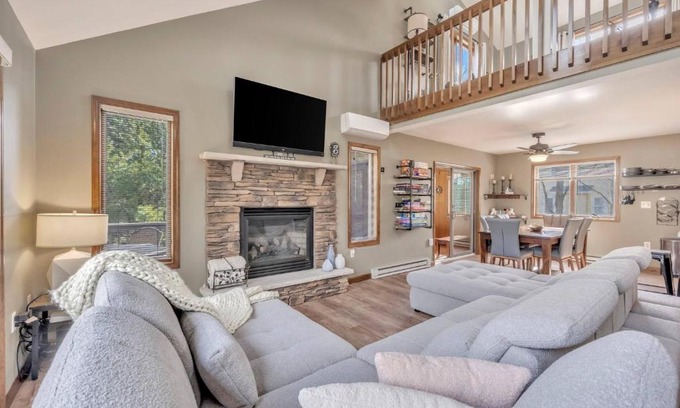 Albrightsville Casa | Steps To The Lake House, Hot tub, Game room, Deck
