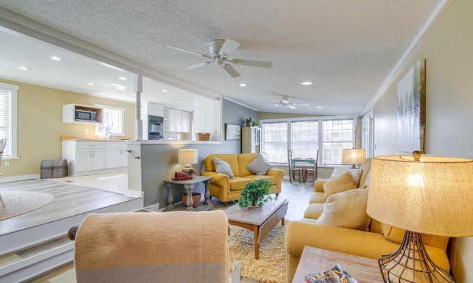 Tunica Casa | Steps to Tunica Lake Outdoor Retreat with Fire Pit