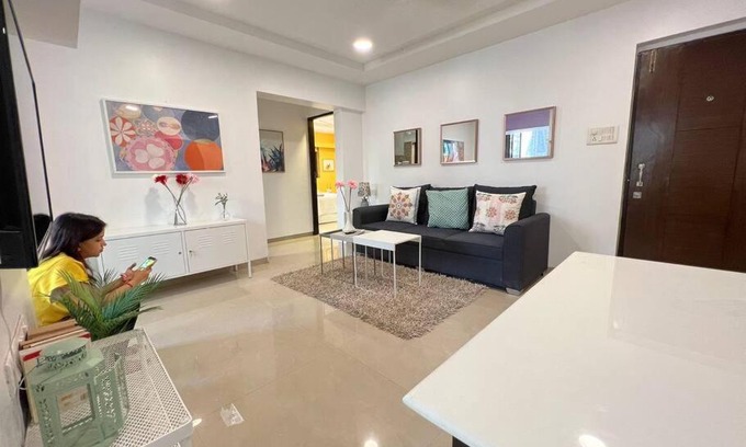 Pali Hill Apartamento | Sterling 102, off Carter Road, Bandra West by Connekt Homes