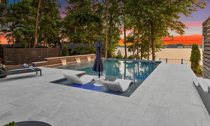 Mayhew Casa | Sterling on Strawpocket w/Optional Boat Rental