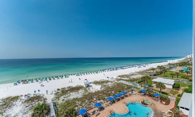 Destin Condominio | Sterling Sands 604 2 Bedroom Condo by RedAwning
