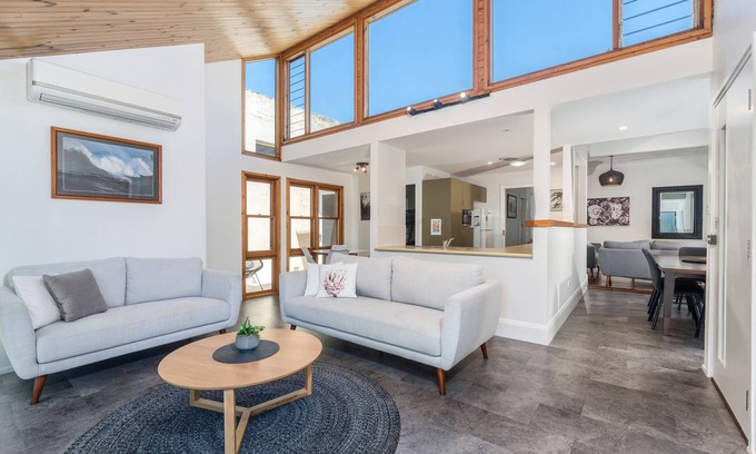 Newcastle Casa | Stevenson Beach Cottage