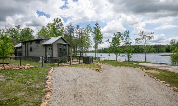 Tracy City Cabina | Sticks N Stones at The Retreat at Water's Edge