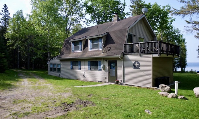 Drummond Island Casa | Sticks & Stones with Bunkhouse on Drummond Island
