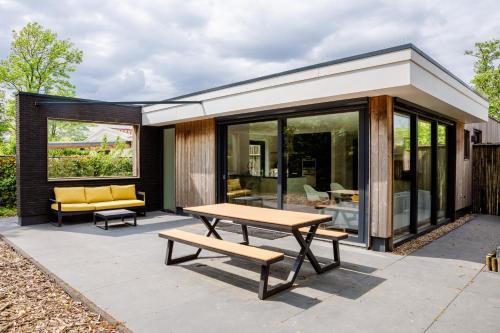 Baarland Casa | Stijlvol ingerichte (4 pers.) bungalow in Baarland