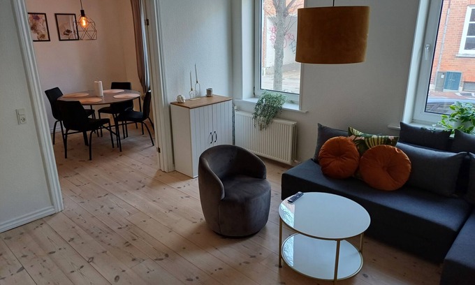 Hjørring Condominio | Stilfuld Lejlighed i Centrum af Hjørring. Kun 5 Minutter fra Gågaden