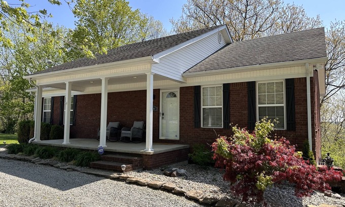 Bardstown Casa | Still Hill Bourbon Trail Home on 5 acres with a hot tub and fire pit