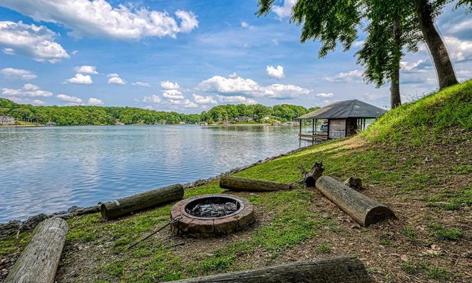 Goodview Casa | Still Waters