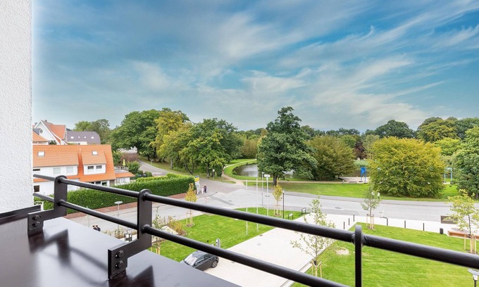 Alt-Travemunde/Ronnau Apartamento | Stilvolles Apartment mit Loggia, Wunderschönem Parkblick und Hauseigenem SPA