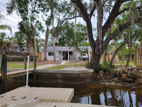 Bonita Shores Casa | Stingray - Intimate Quaint on Imperial River 1.4 mi. 2 Beach