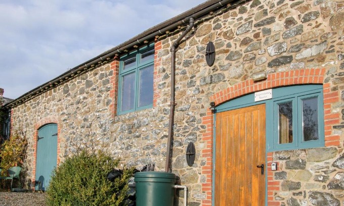 Shelve Casa | Stiperstones View
