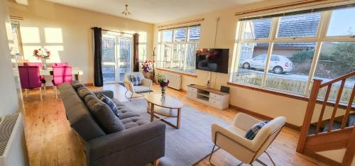 Newtongrange Casa | Stobhill 2 Bedroom House with sofa bed OR Stobhill 2 Bedroom Apartment - Gorebridge