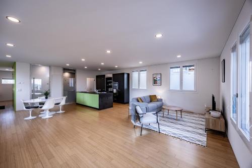 Steffisburg Apartamento | Stockhorn Loft - central, free parking, private