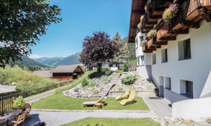 Pettneu am Arlberg Apartamento | Stöcklhof by Interhome