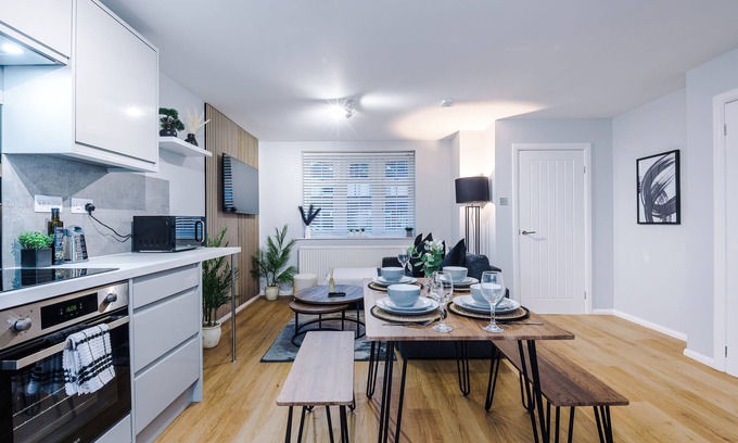 Offerton Casa | Stockport | Parking | Sleeps 5