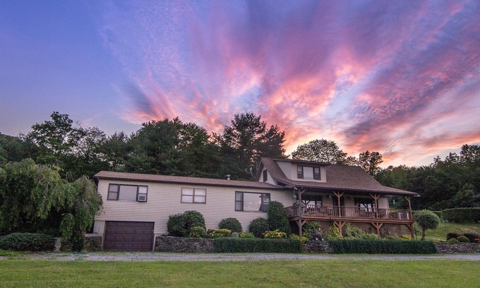 Windsor Casa | Stone Bear Sanctuary- A Secluded Nature and Wildlife Lovers' Retreat